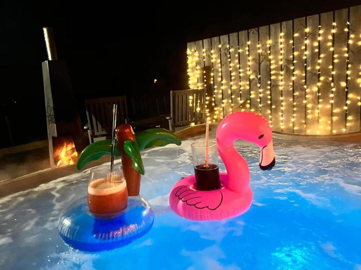 Deerfin Rentals Private Chalet With Hot Tub Ballymena Exterior photo